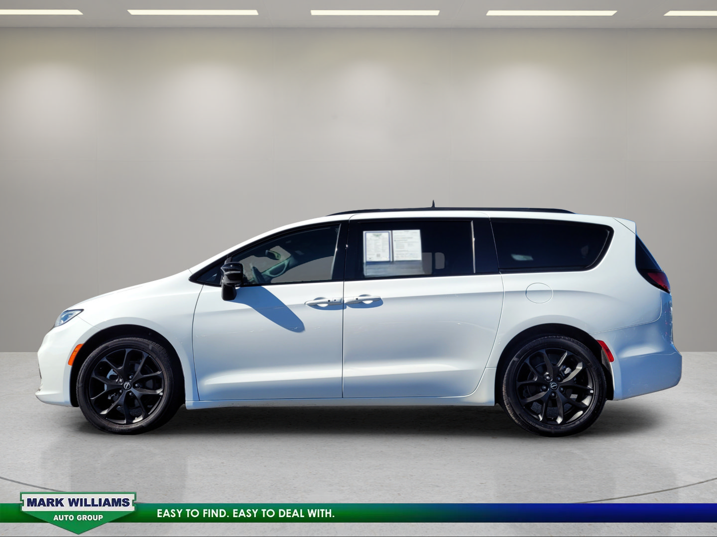 Used 2025 Chrysler Pacifica Limited FWD image 7