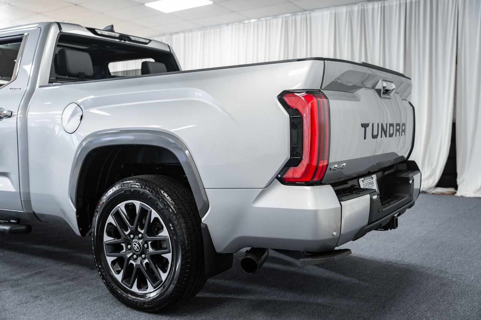 Used 2025 Toyota Tundra Limited AWD/4WD image 5