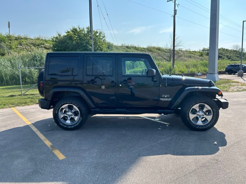 Used 2017 Jeep Wrangler Unlimited Sahara w/ Connectivity Group AWD/4WD image 6
