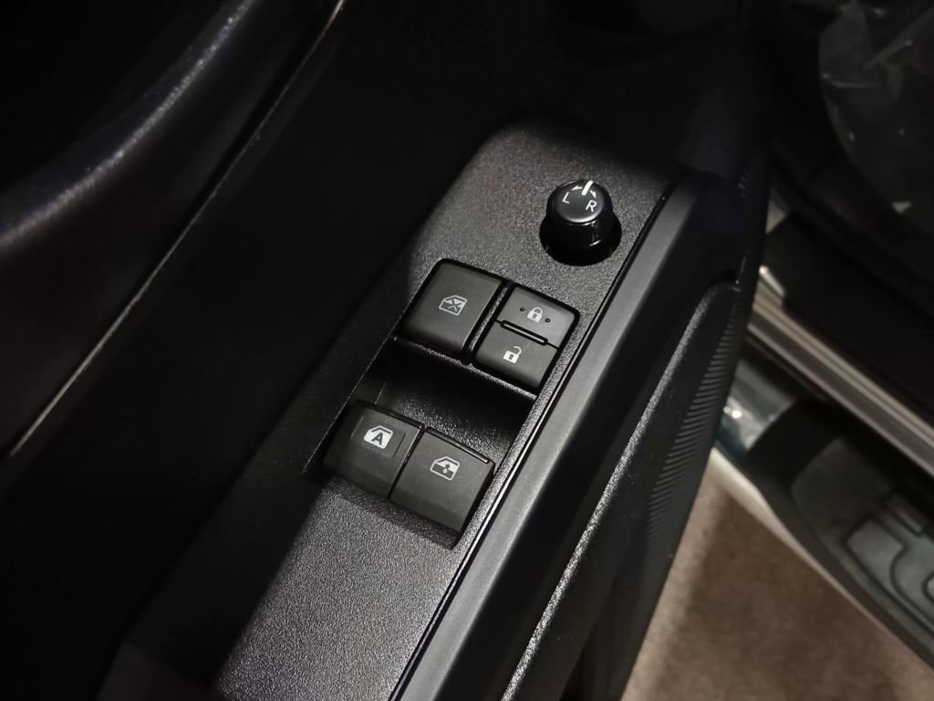 Used 2020 Toyota Tacoma SR image 17