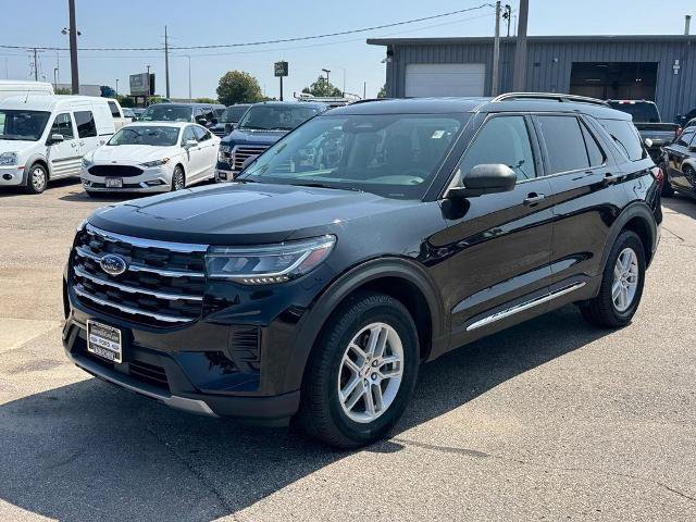 Certified 2025 Ford Explorer Active AWD/4WD image 2