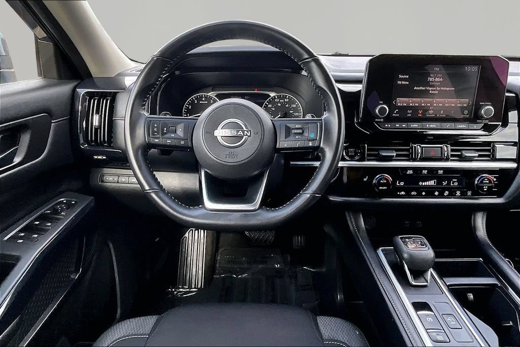 Used 2025 Nissan Pathfinder SV AWD/4WD image 5