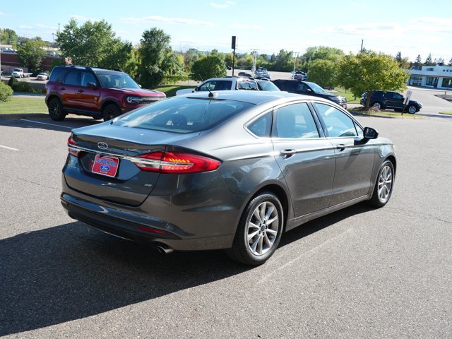 Certified 2017 Ford Fusion SE FWD image 5