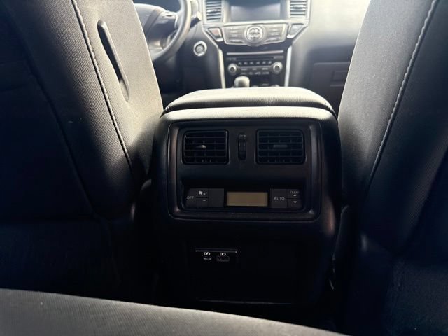 Used 2019 Nissan Pathfinder SV AWD/4WD image 34