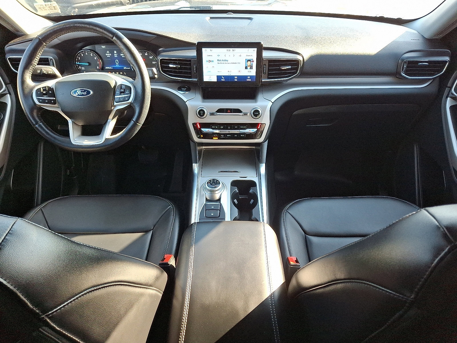 Certified 2022 Ford Explorer XLT w/ Equipment Group 202A image 15