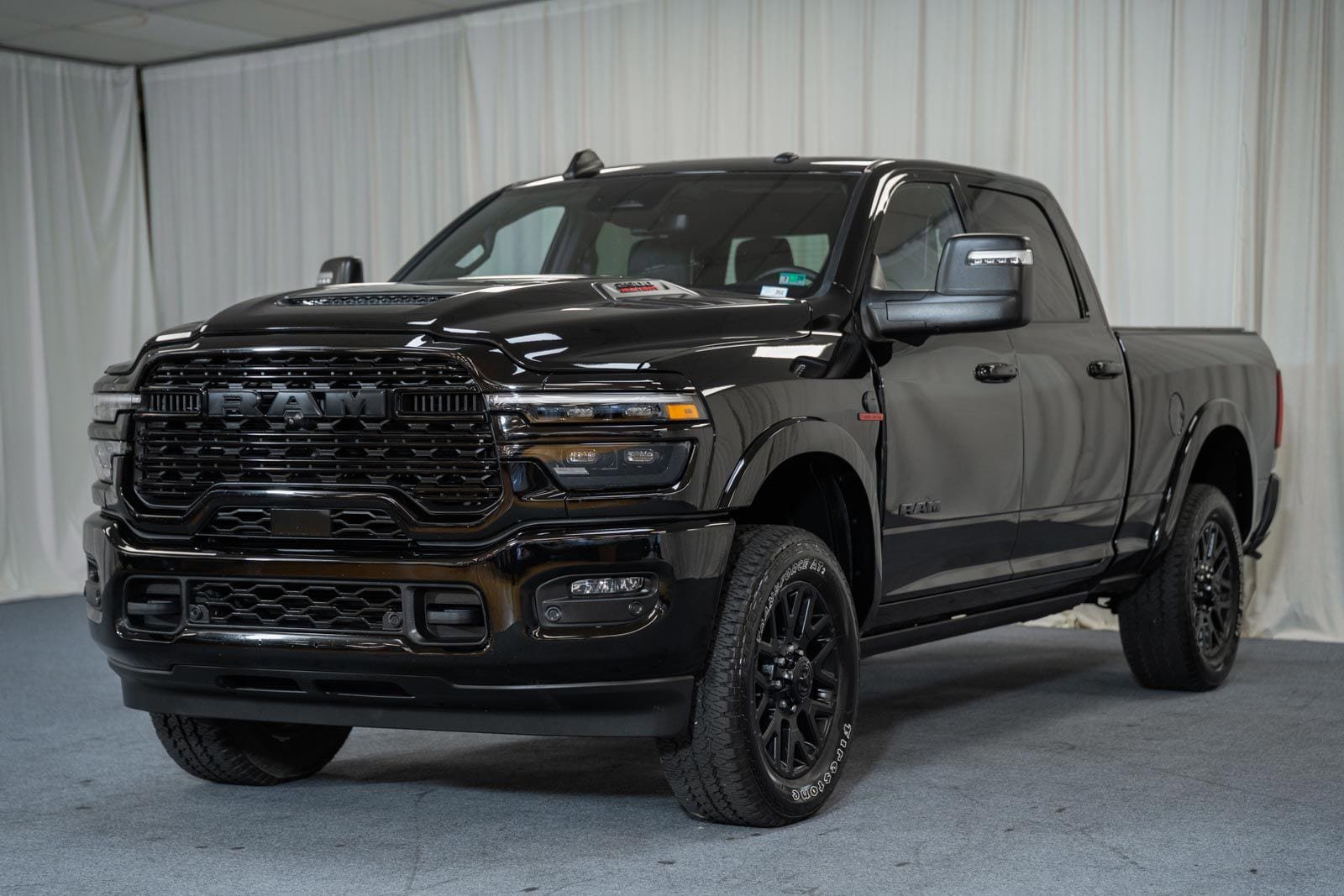 Used 2025 RAM 2500 Limited AWD/4WD image 3