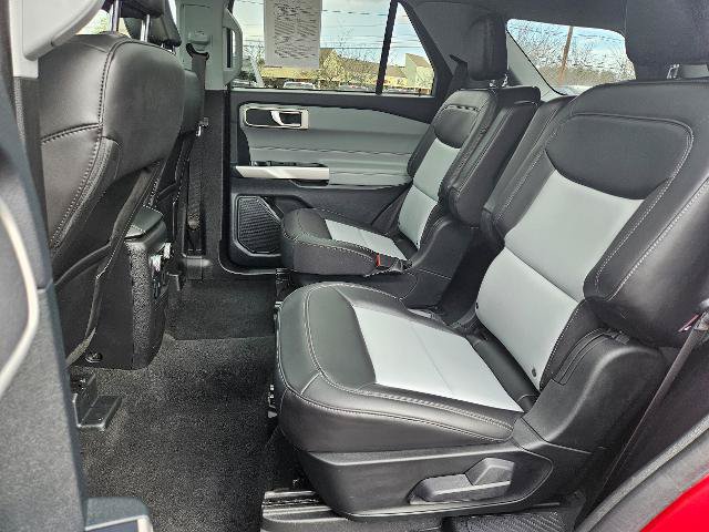 Certified 2024 Ford Explorer XLT w/ Equipment Group 202A AWD/4WD image 9