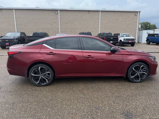 Used 2023 Nissan Altima 2.5 SR w/ SR Premium Package AWD/4WD image 13