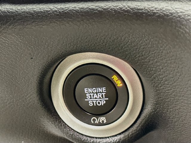 Used 2025 Chrysler Pacifica Select FWD image 19