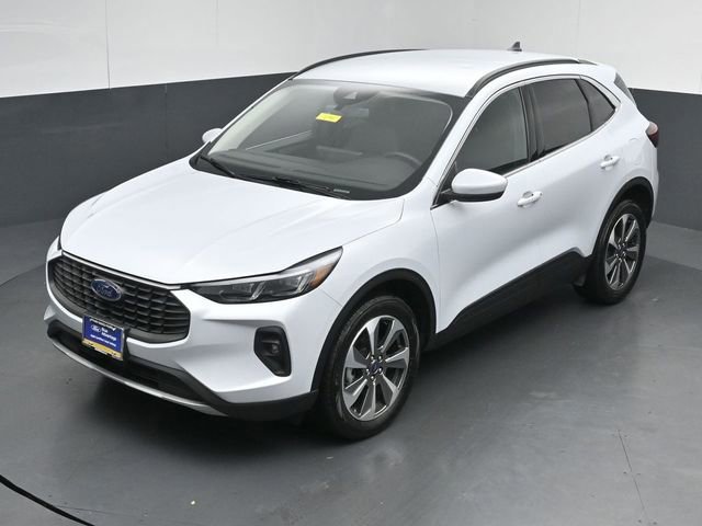 Certified 2025 Ford Escape Platinum AWD/4WD image 3