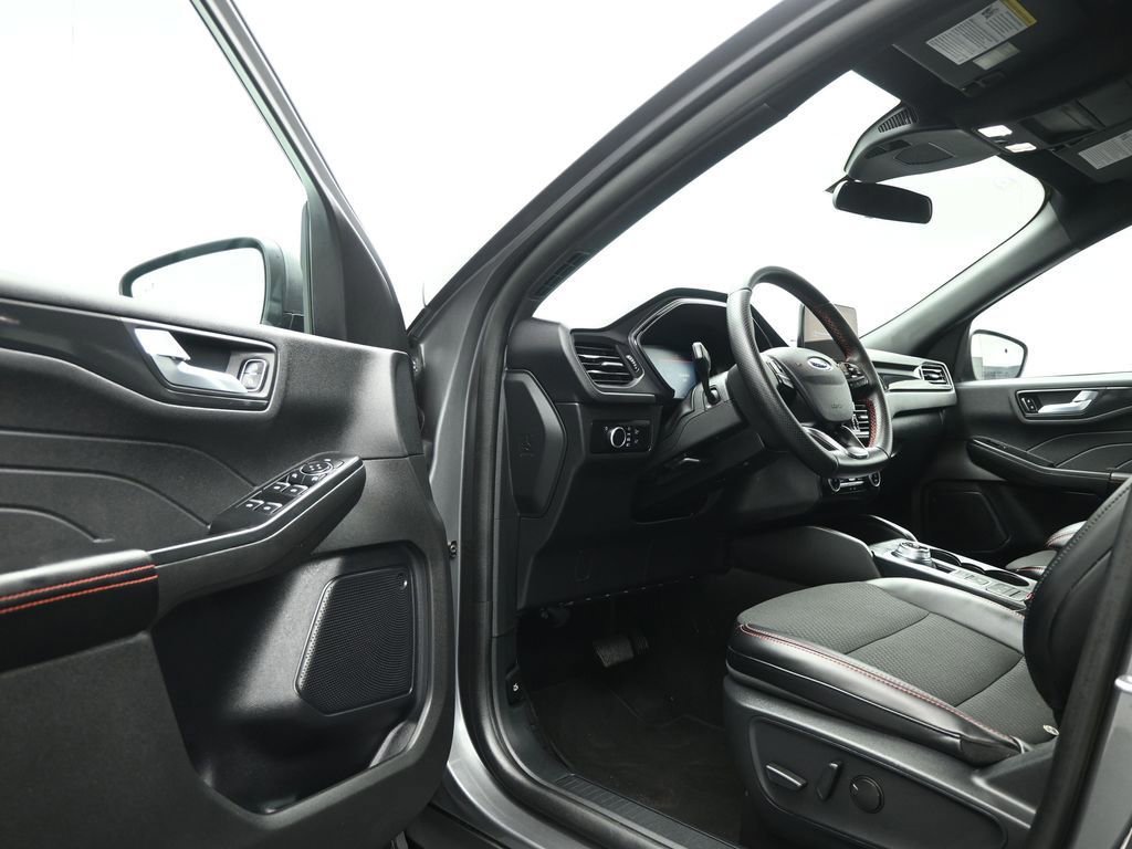 Certified 2025 Ford Escape ST-Line image 34