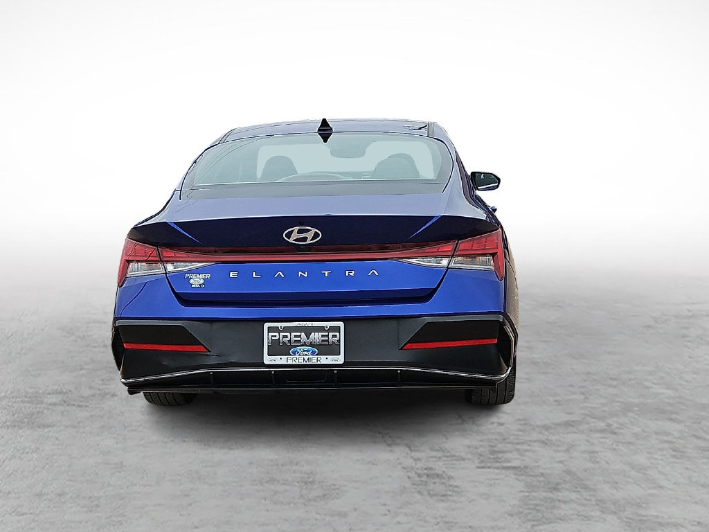 Used 2025 Hyundai Elantra SEL FWD image 9