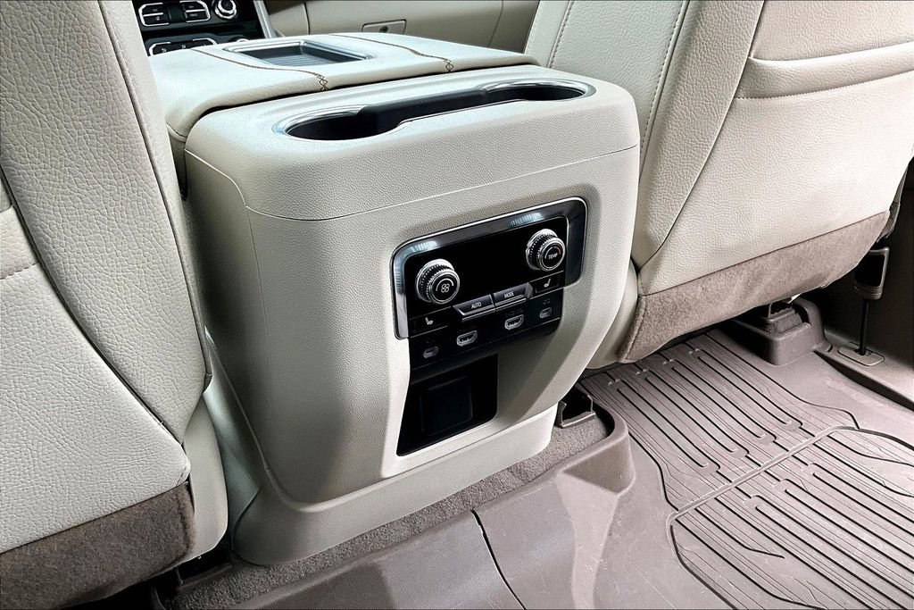 Used 2024 GMC Yukon Denali w/ Advanced Technology Package AWD/4WD image 34