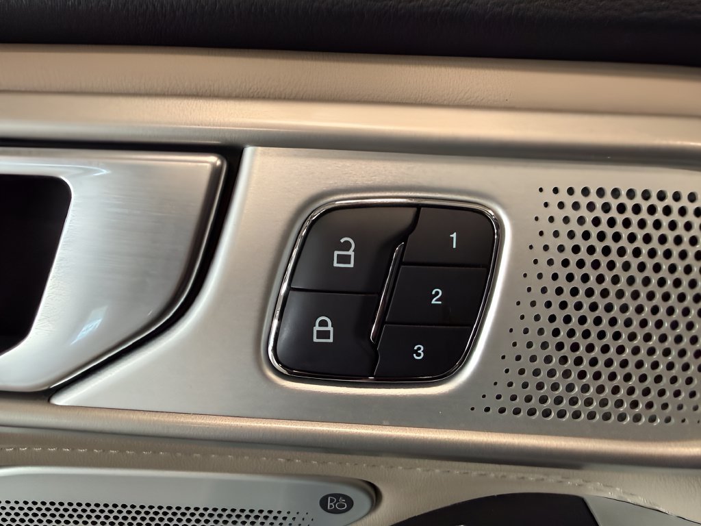 Certified 2023 Ford Explorer Limited w/ Limited Technology Package AWD/4WD image 21