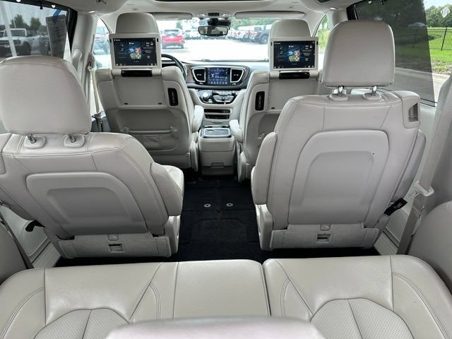 Used 2019 Chrysler Pacifica Touring-L Plus w/ Advanced Safetytec Group FWD image 13