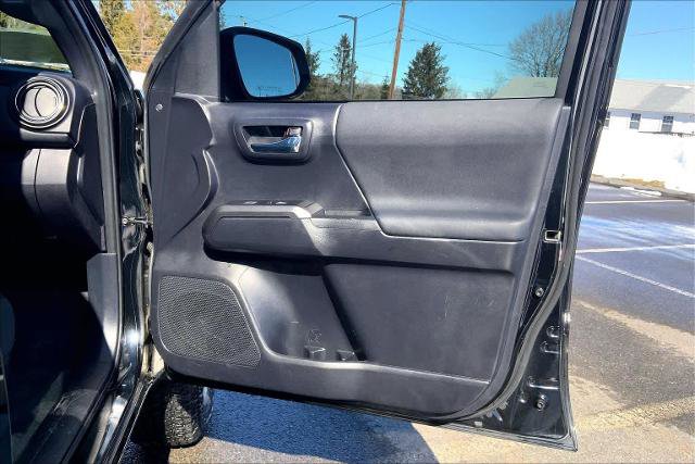 Used 2020 Toyota Tacoma TRD Off-Road w/ Technology Package image 23