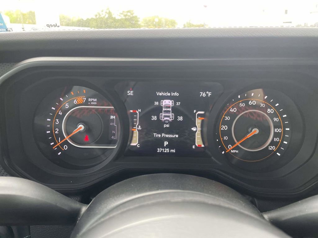 Used 2024 Jeep Wrangler Unlimited Rubicon w/ Safety Group image 30