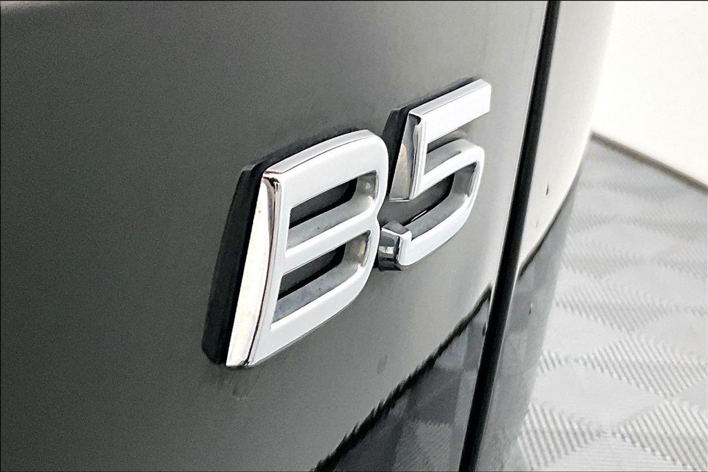 Used 2023 Volvo XC60 B5 Plus FWD image 14