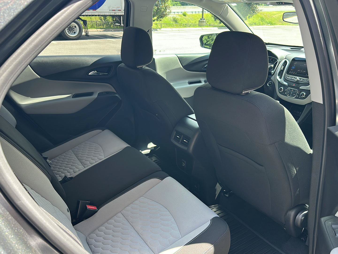 Used 2021 Chevrolet Equinox LT FWD image 28