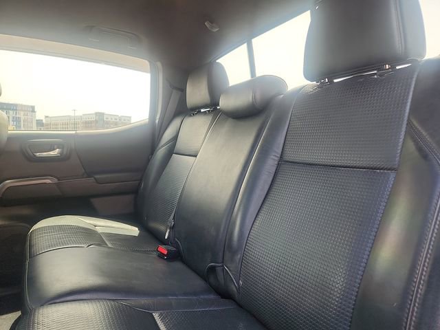 Used 2020 Toyota Tacoma TRD Sport w/ TRD Premium Sport Package AWD/4WD image 25