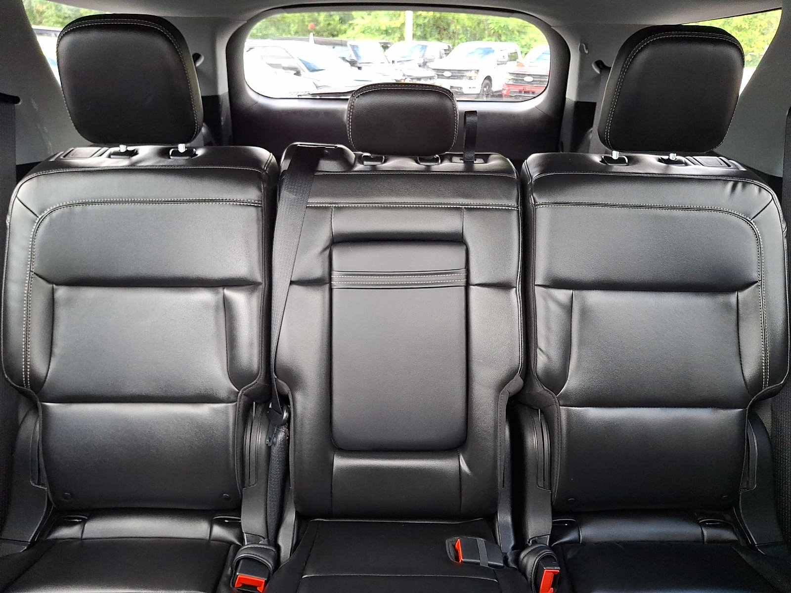 Certified 2022 Ford Explorer XLT w/ Equipment Group 202A AWD/4WD image 19