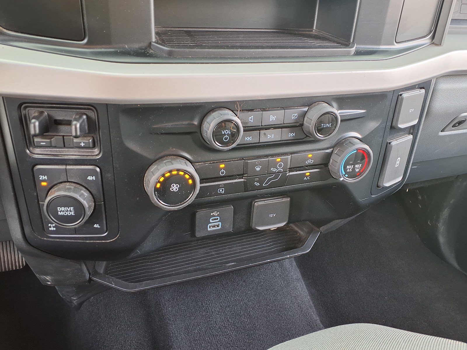 Certified 2023 Ford F250 XL w/ STX Appearance Package AWD/4WD image 23