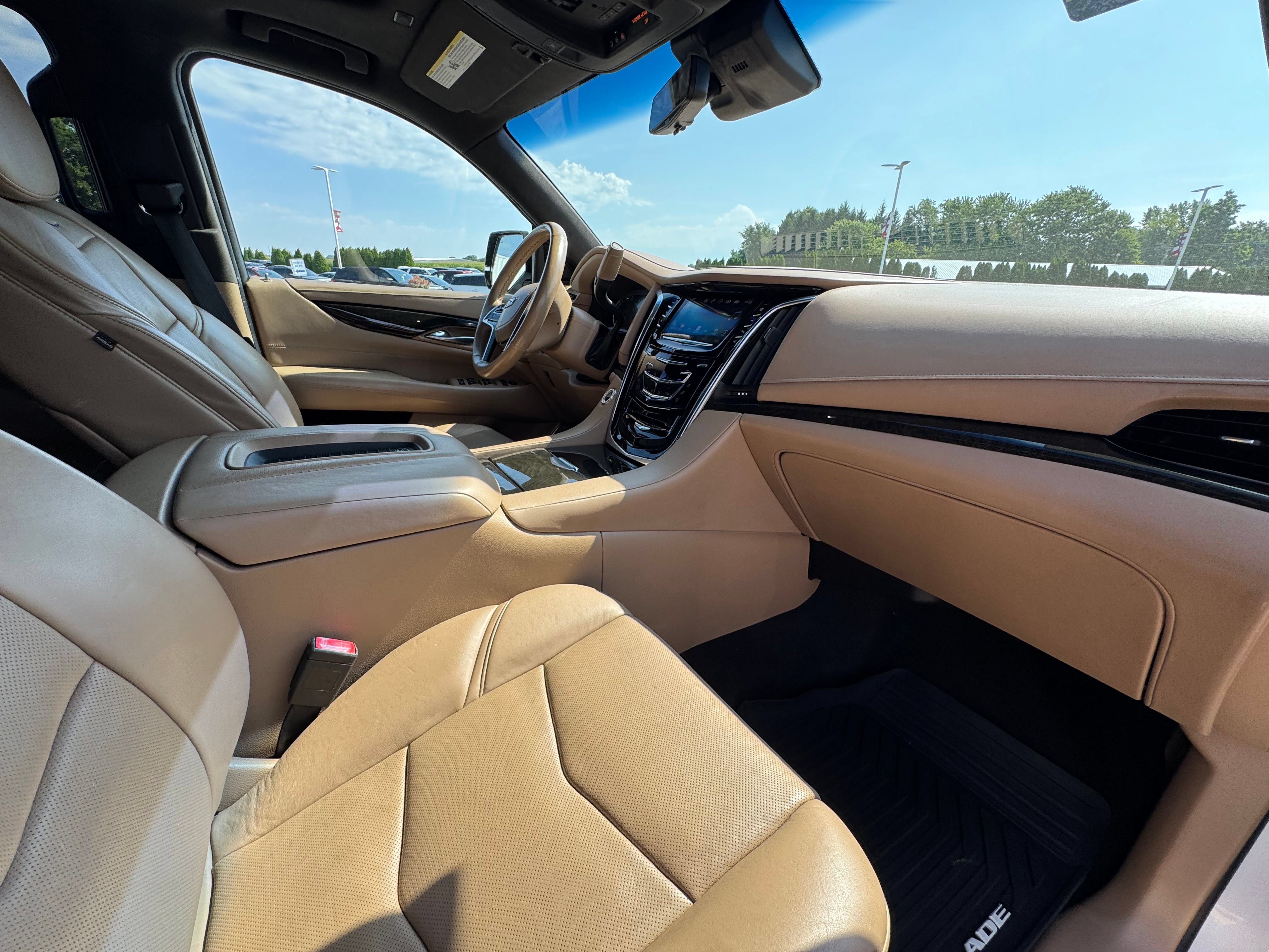 Used 2018 Cadillac Escalade ESV Platinum AWD/4WD image 10