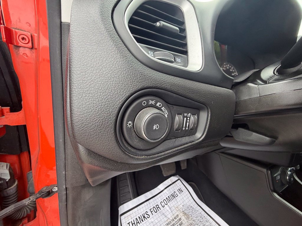 Used 2021 Jeep Renegade Latitude AWD/4WD image 21