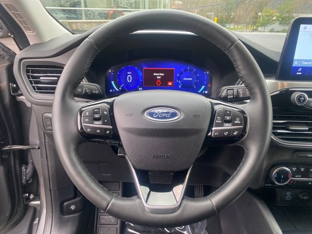 Certified 2022 Ford Escape Titanium w/ Class II Trailer Tow Package AWD/4WD image 17