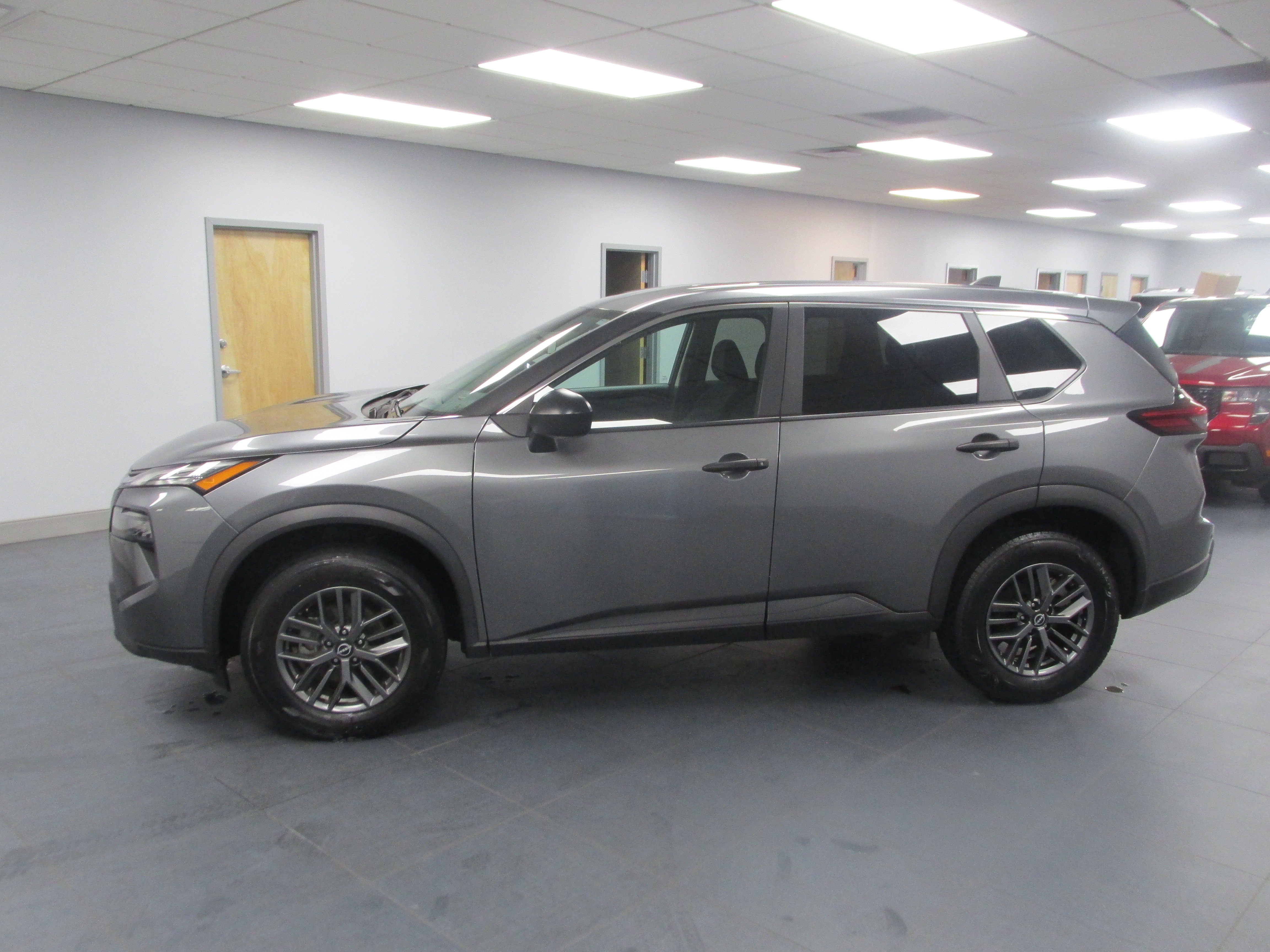 Used 2024 Nissan Rogue S FWD image 8