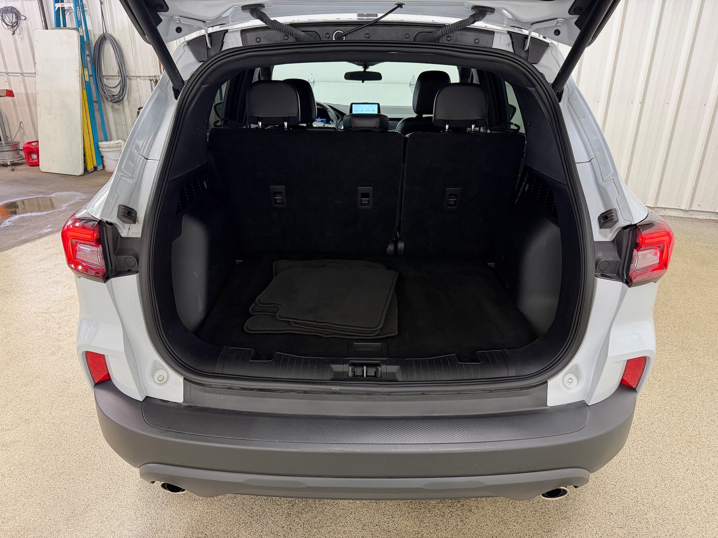 Certified 2025 Ford Escape ST-Line Select AWD/4WD image 31