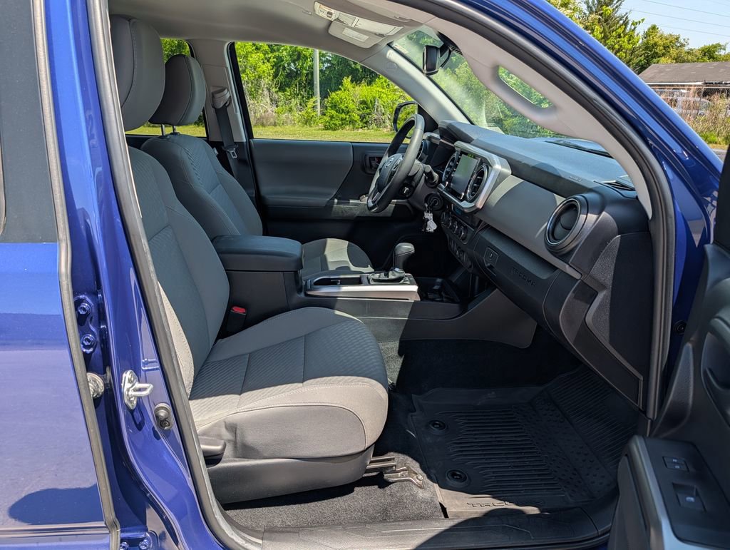 Used 2022 Toyota Tacoma SR5 AWD/4WD image 23