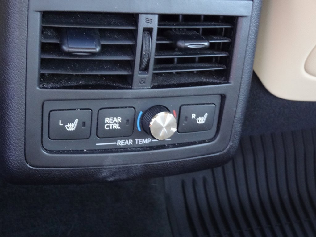 Used 2018 Toyota Avalon Limited image 16