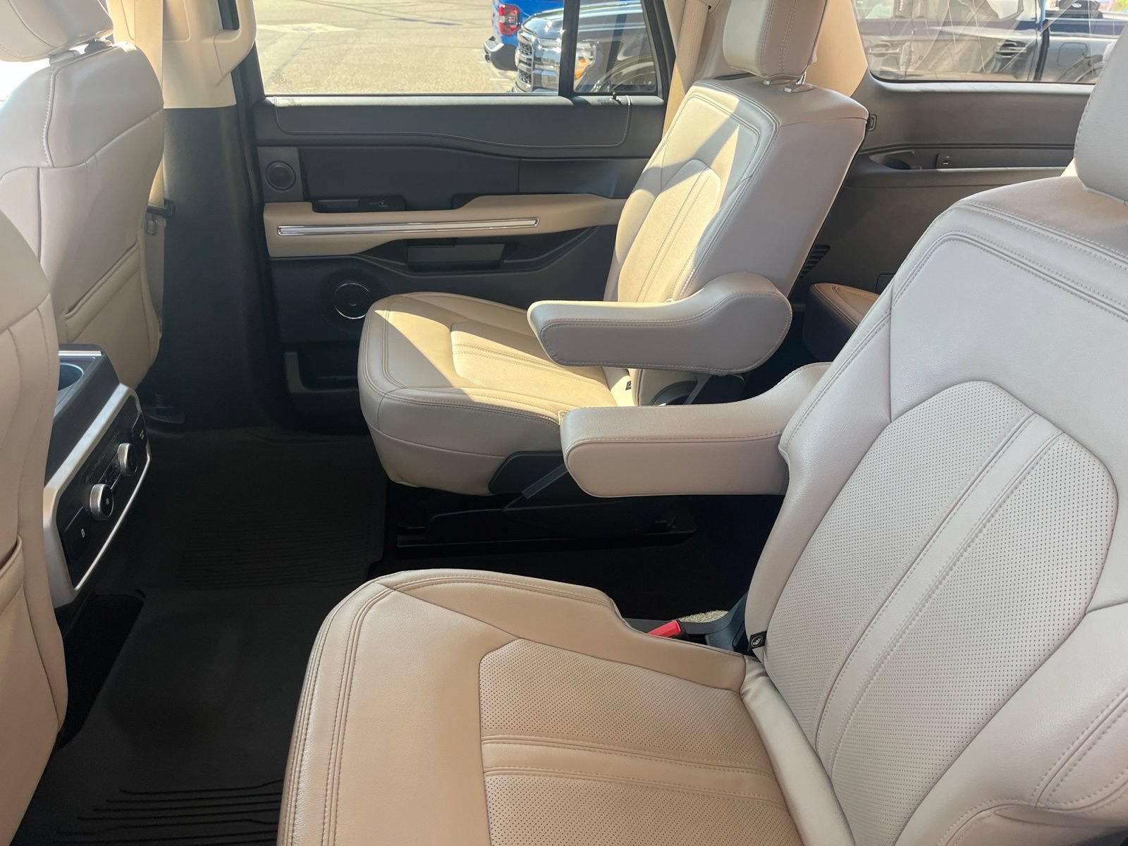 Certified 2024 Ford Expedition Max Limited AWD/4WD image 12