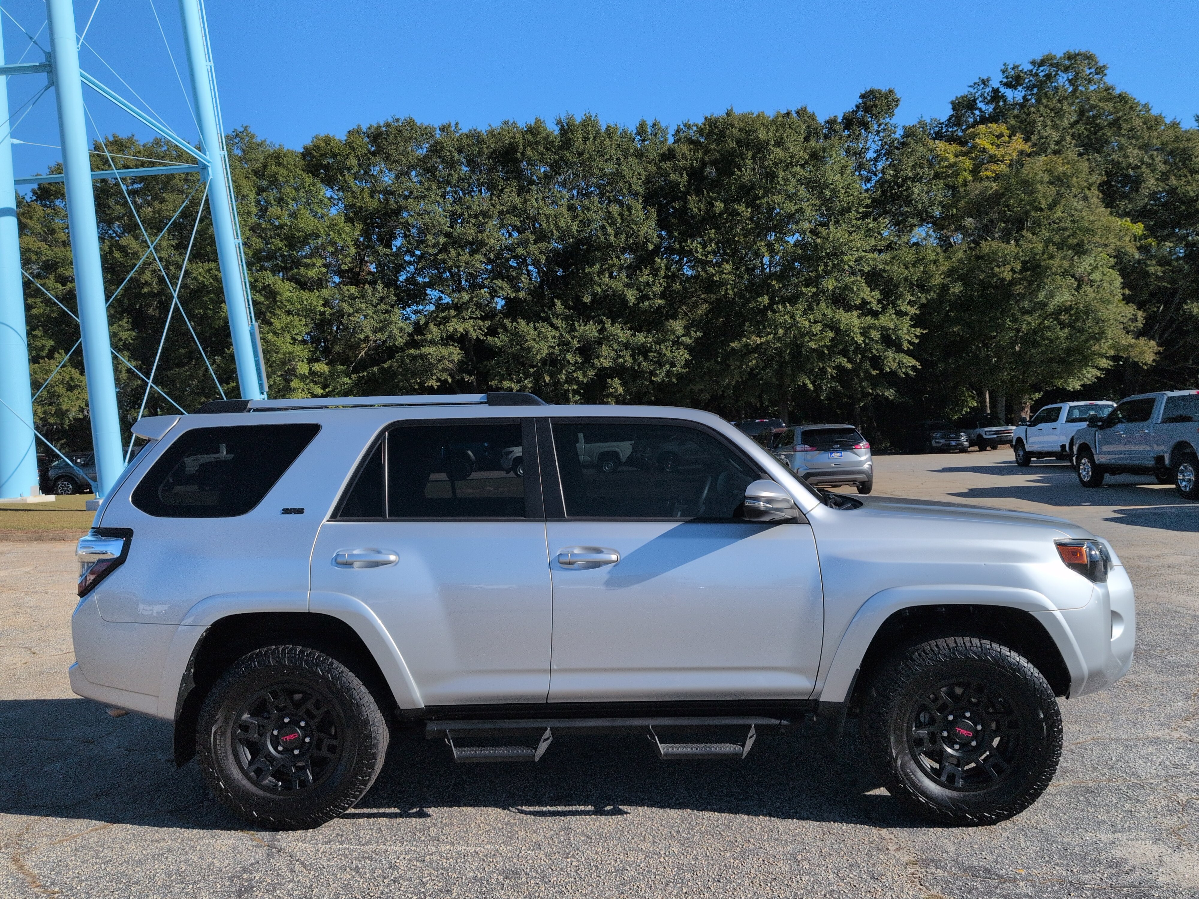 Used 2019 Toyota 4Runner SR5 Premium RWD image 2