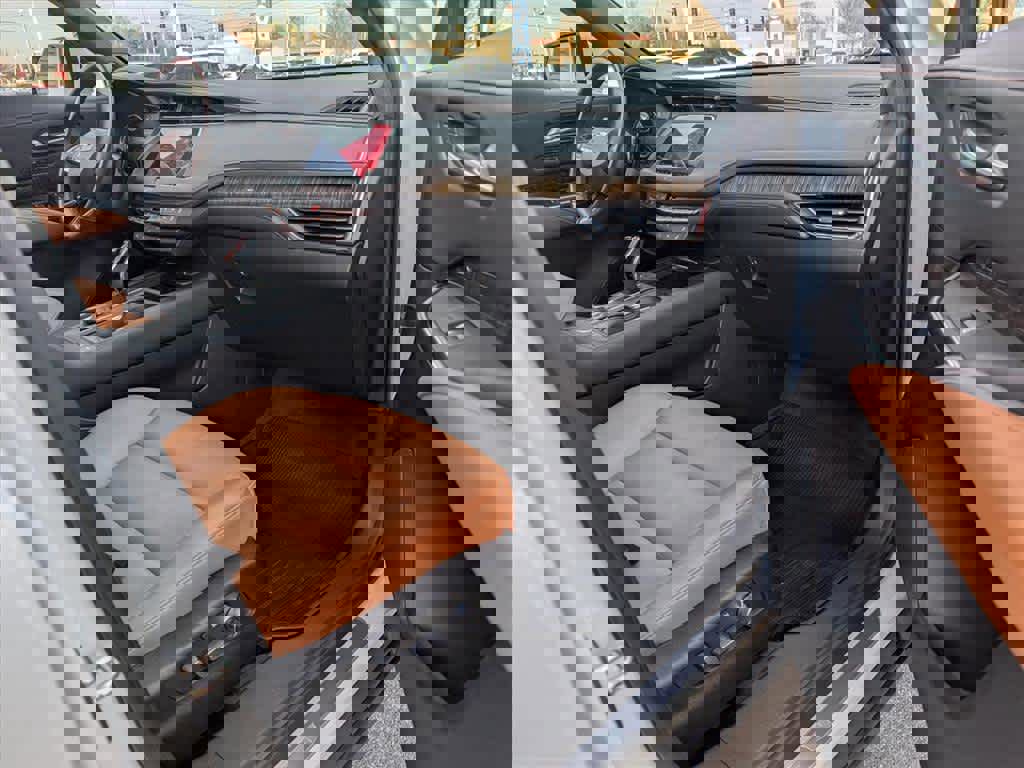 Used 2023 Cadillac XT4 Sport image 23