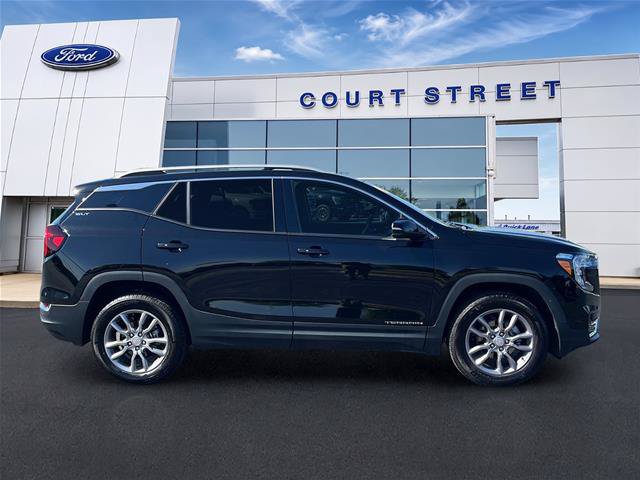 Used 2024 GMC Terrain SLT w/ Tech Package AWD/4WD image 4