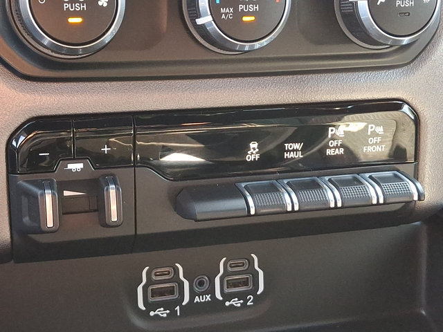 Used 2021 RAM 1500 4x4 Crew Cab image 30