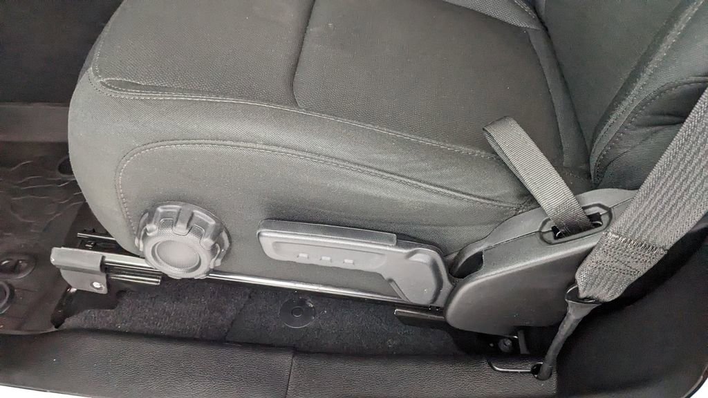 Used 2023 Jeep Wrangler Willys AWD/4WD image 27