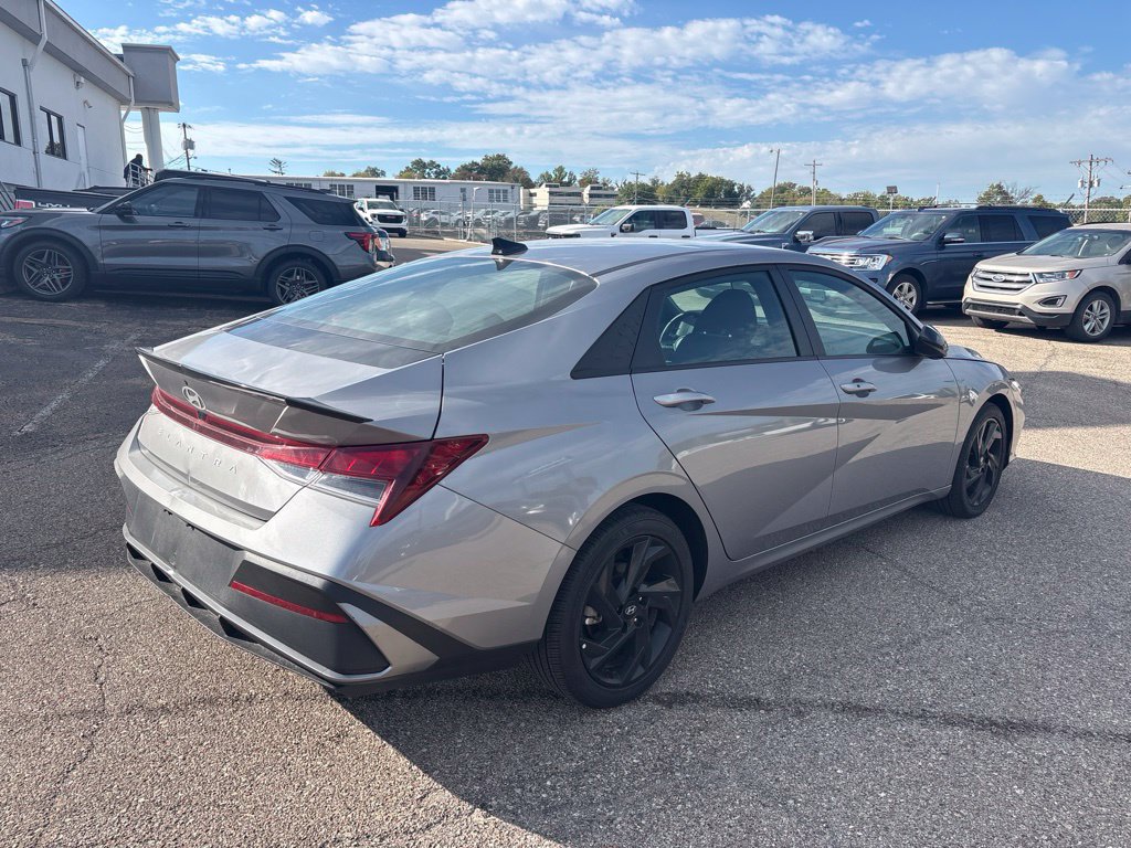 Used 2026 Hyundai Elantra Sport FWD image 7