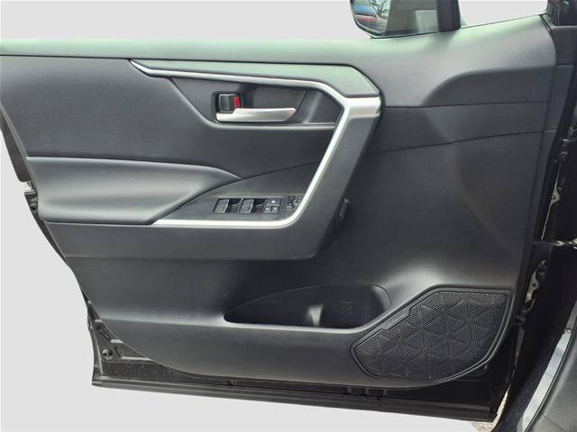 Used 2025 Toyota RAV4 XLE AWD/4WD image 15