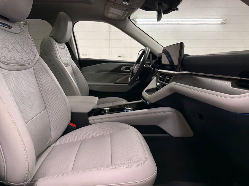 Certified 2025 Ford Explorer Platinum w/ Ultimate Package AWD/4WD image 32