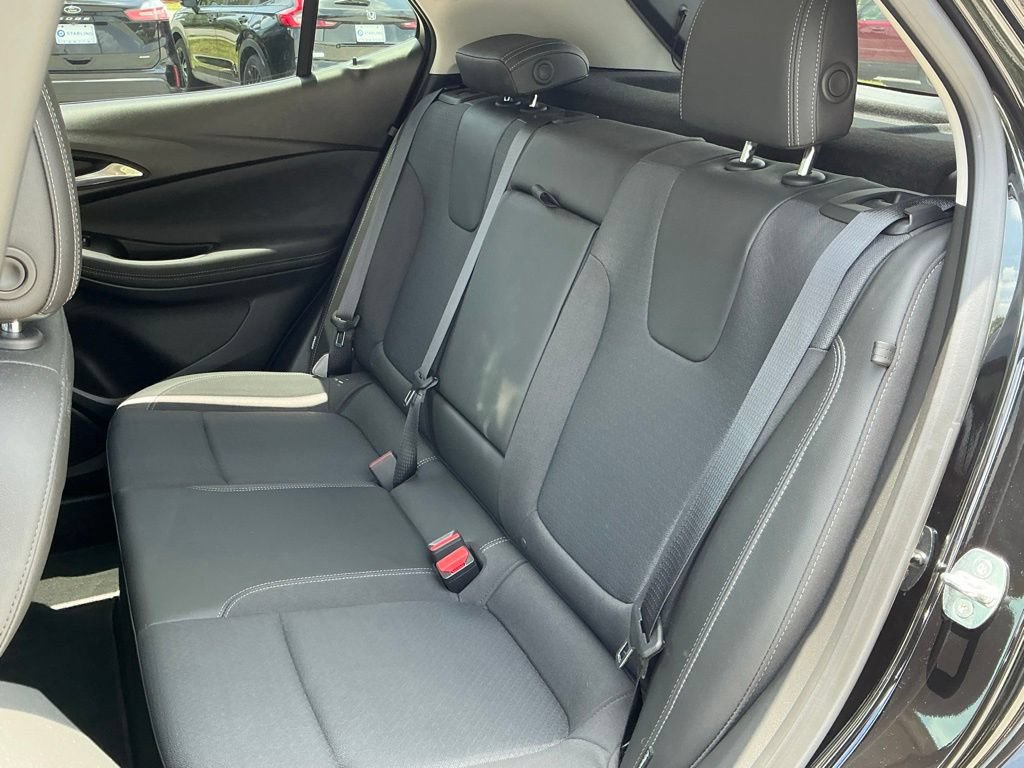 Used 2023 Buick Encore GX Select w/ Sport Touring Package FWD image 28