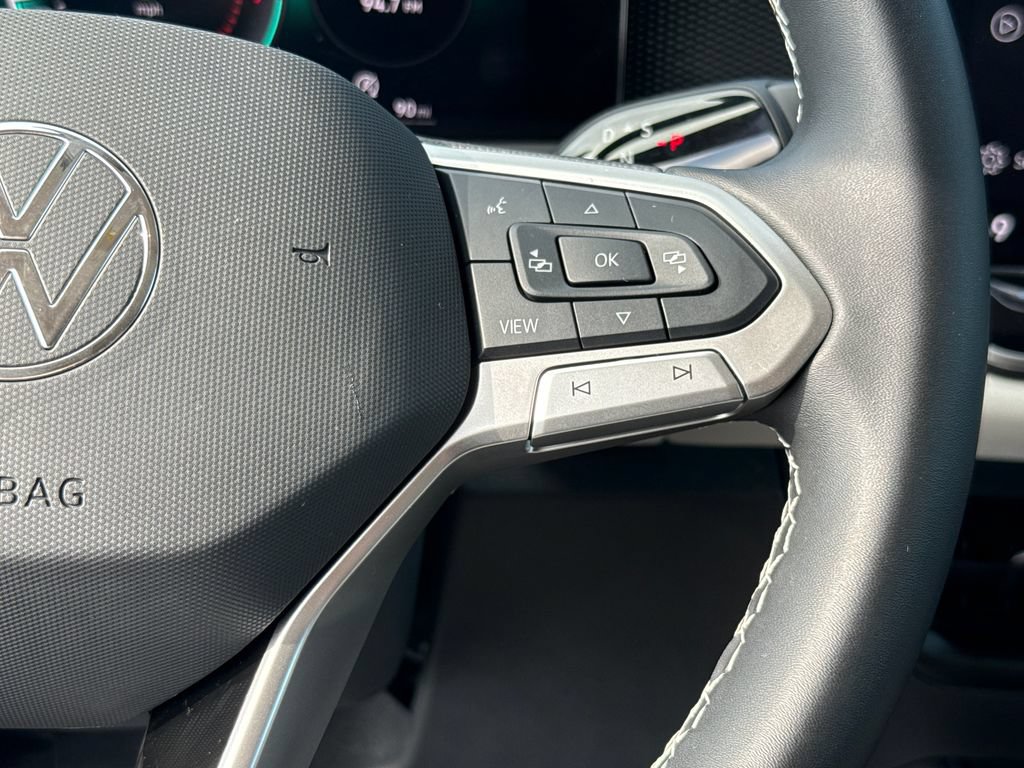 Used 2025 Volkswagen Tiguan SE FWD image 15