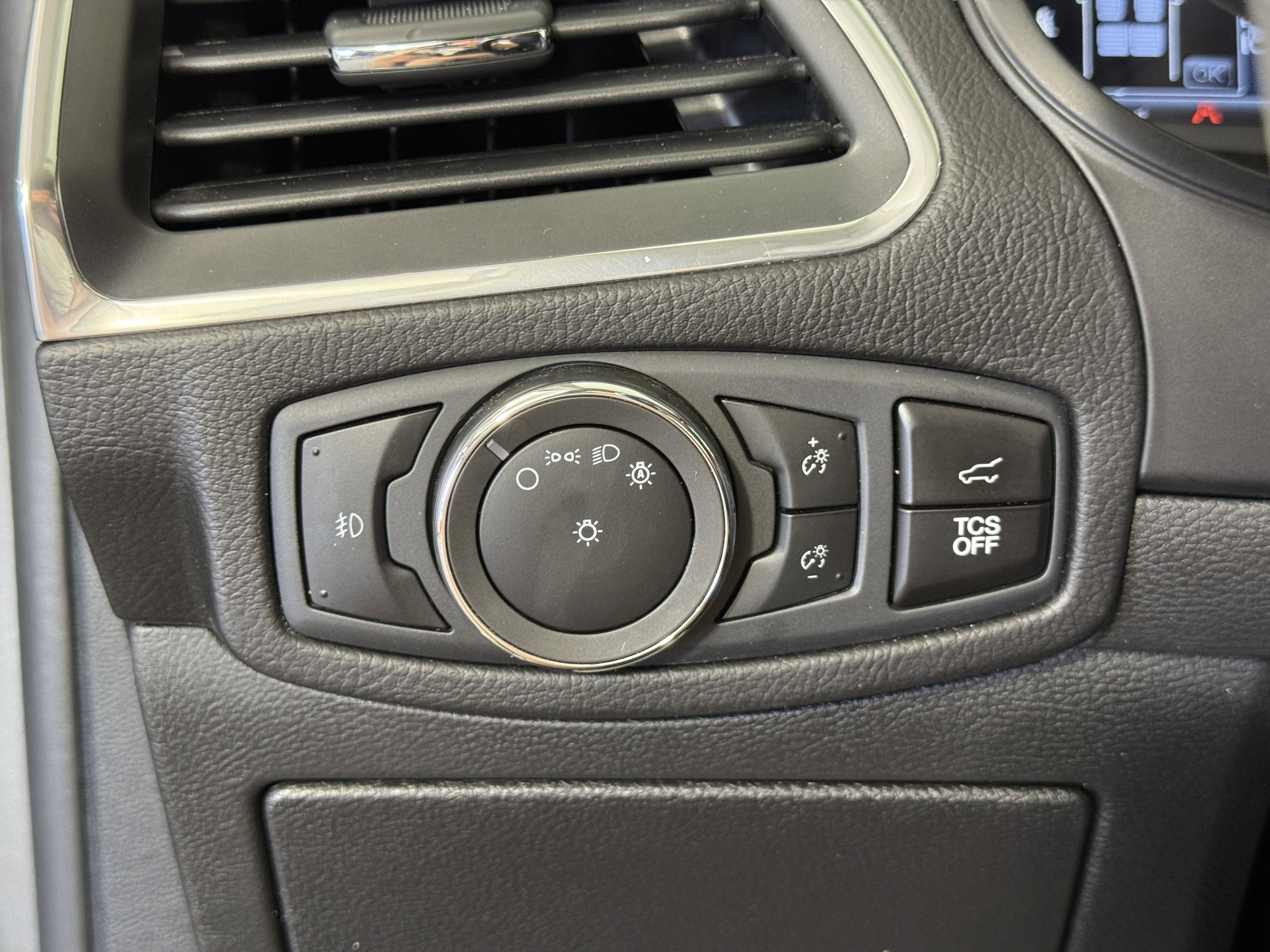 Certified 2023 Ford Edge Titanium w/ Cargo Accessory Package image 14