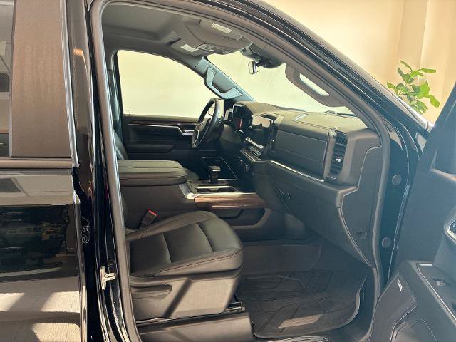 Used 2025 Chevrolet Silverado 1500 RST w/ Convenience Package II AWD/4WD image 6