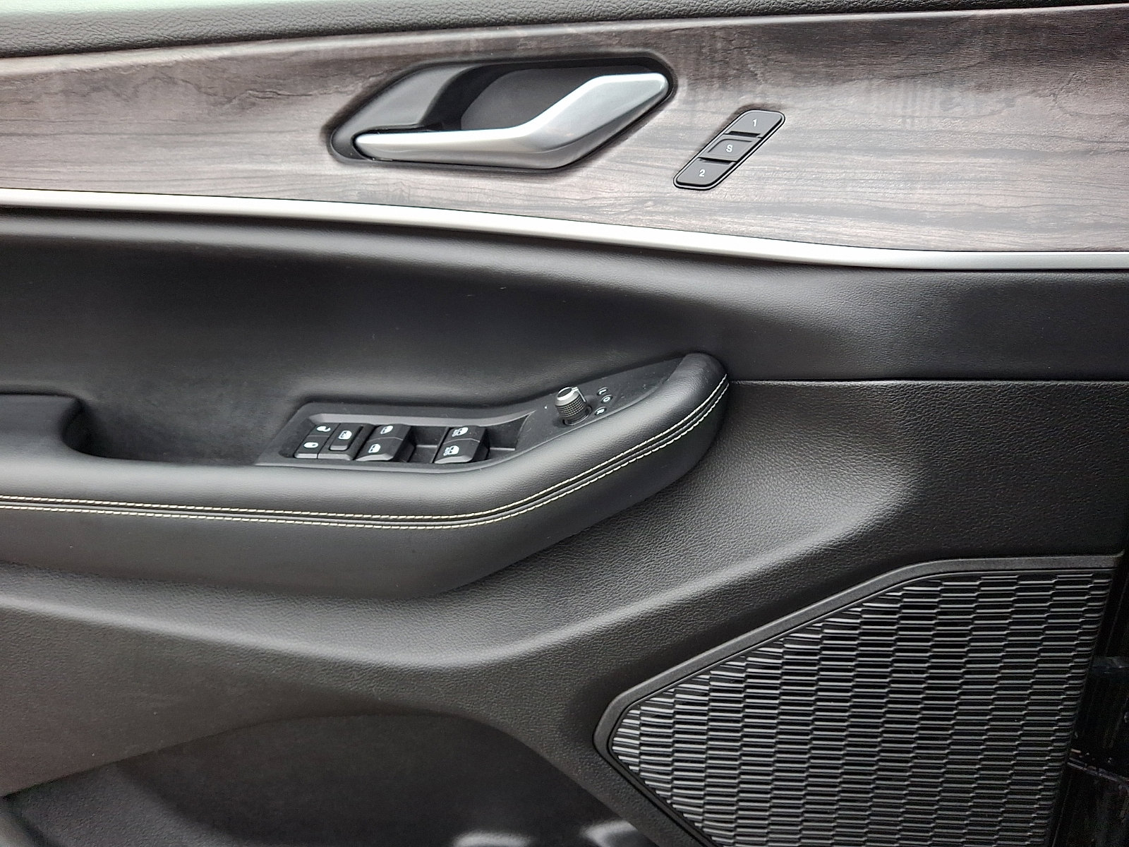 Used 2023 Jeep Grand Cherokee L Limited w/ Luxury Tech Group II image 21