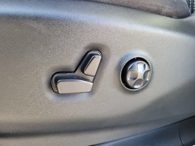 Used 2024 Chrysler Pacifica Touring-L FWD image 19