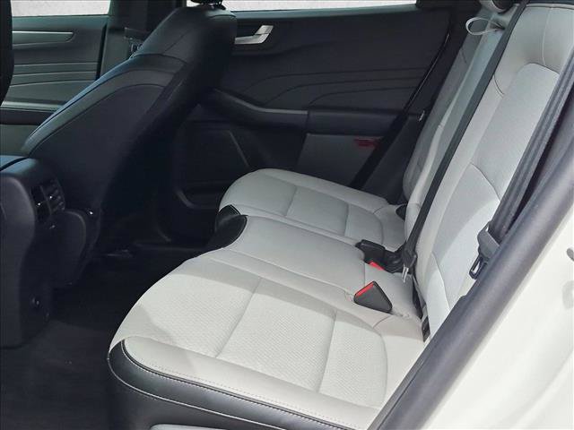 Certified 2025 Ford Escape SE FWD image 16