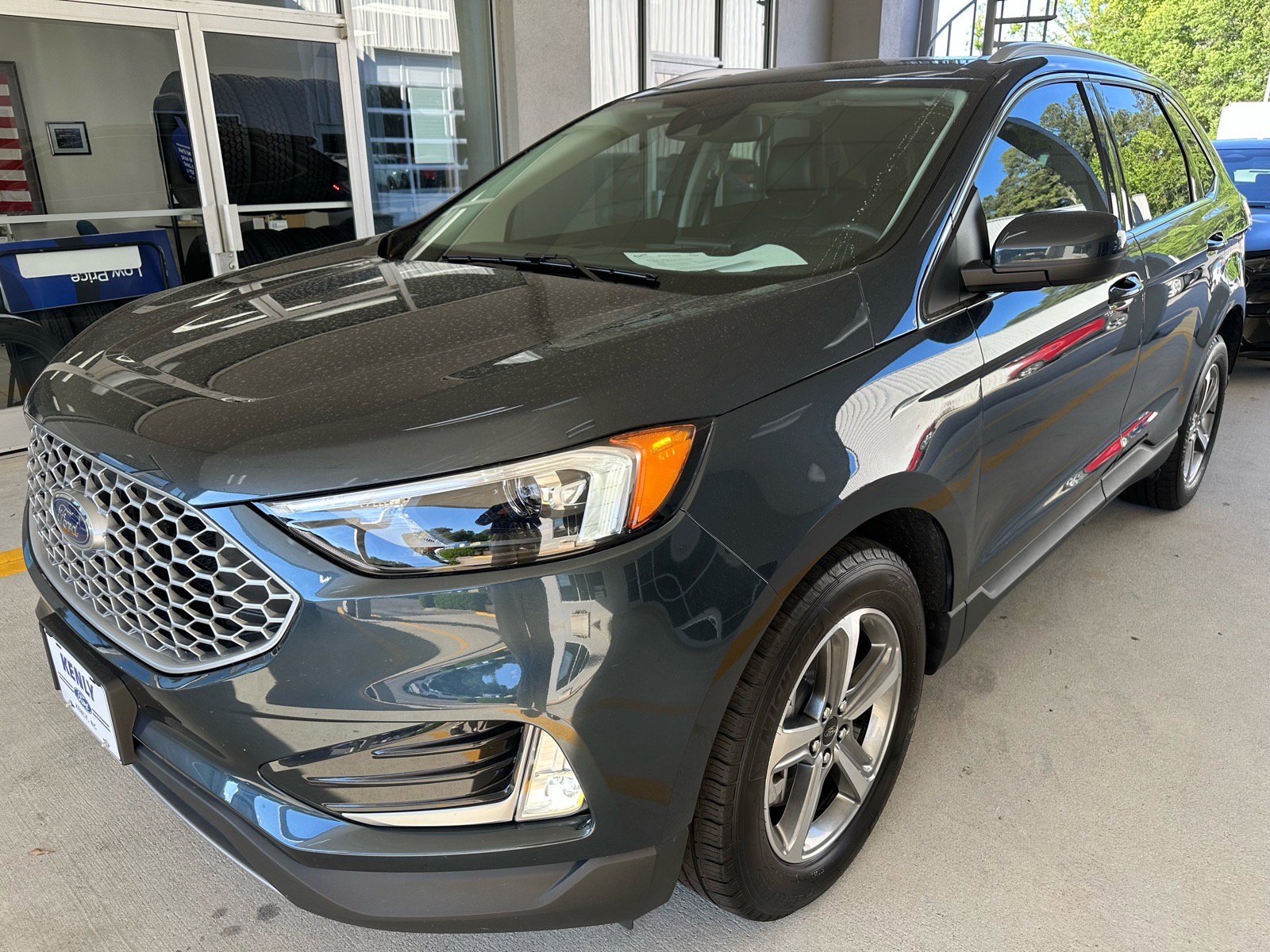 Certified 2024 Ford Edge SEL w/ Convenience Package AWD/4WD image 3